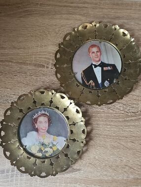 Vintage Brass Decorative Round Butterfly Photo Frames - Gold Color Set Of 2